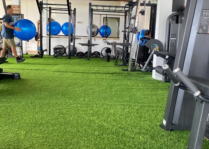アパート 3 Monkeys Gym Recovery Centre レンボンガン島