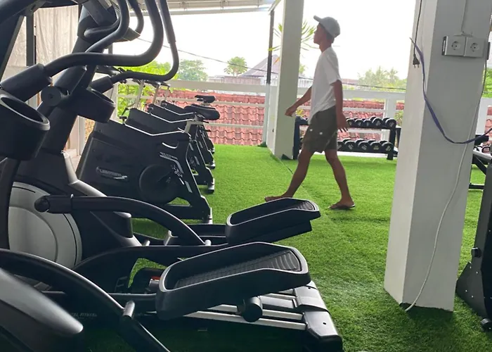 3 Monkeys Gym Recovery Centre レンボンガン島